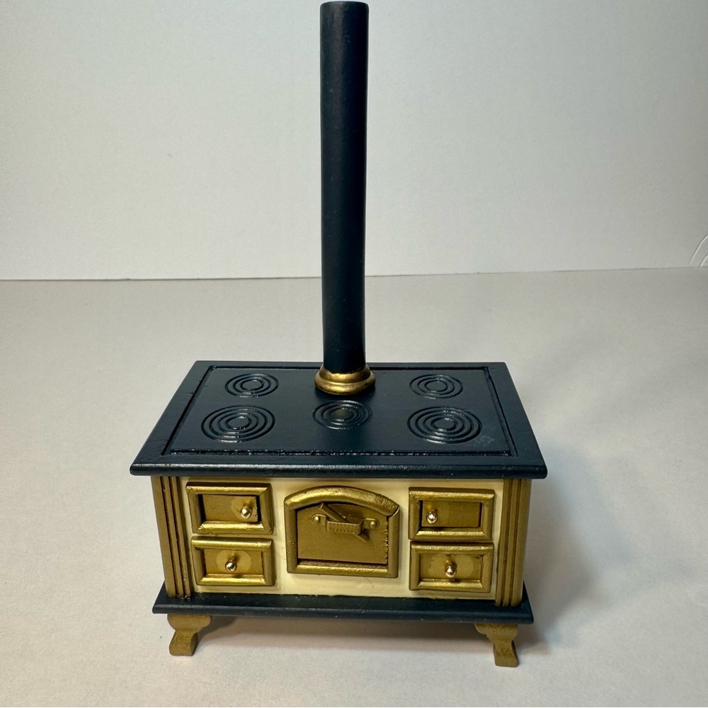 VINTAGE BOMBAY MINIATURE stove.